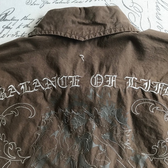 Roar Lion Embroidered Shirt - Picture 8 of 10